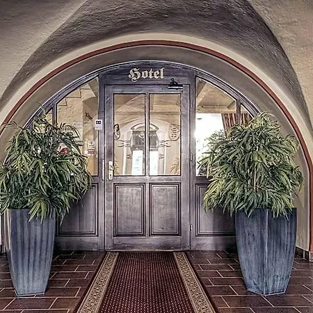 Anker 3*